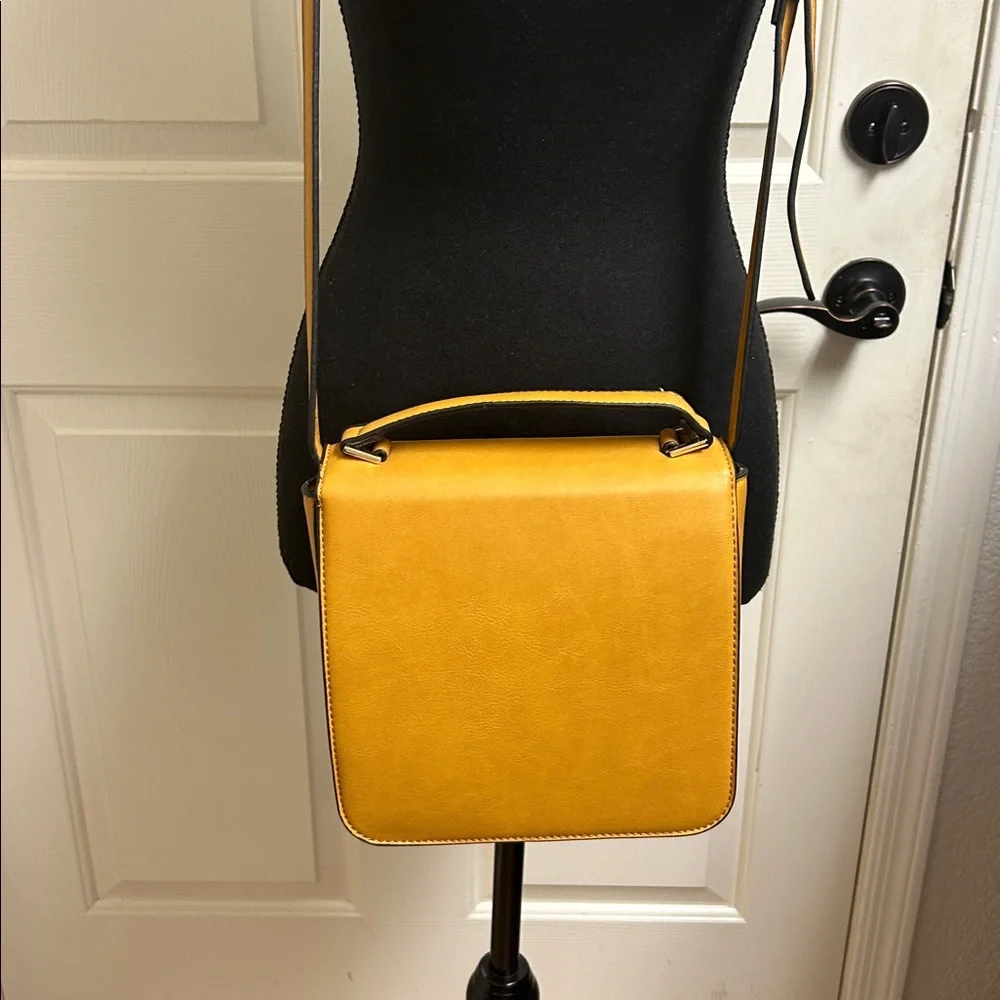 Purse, Brown camel 100% PVC, Lining 100% Polyester with gold snap closure, EUC